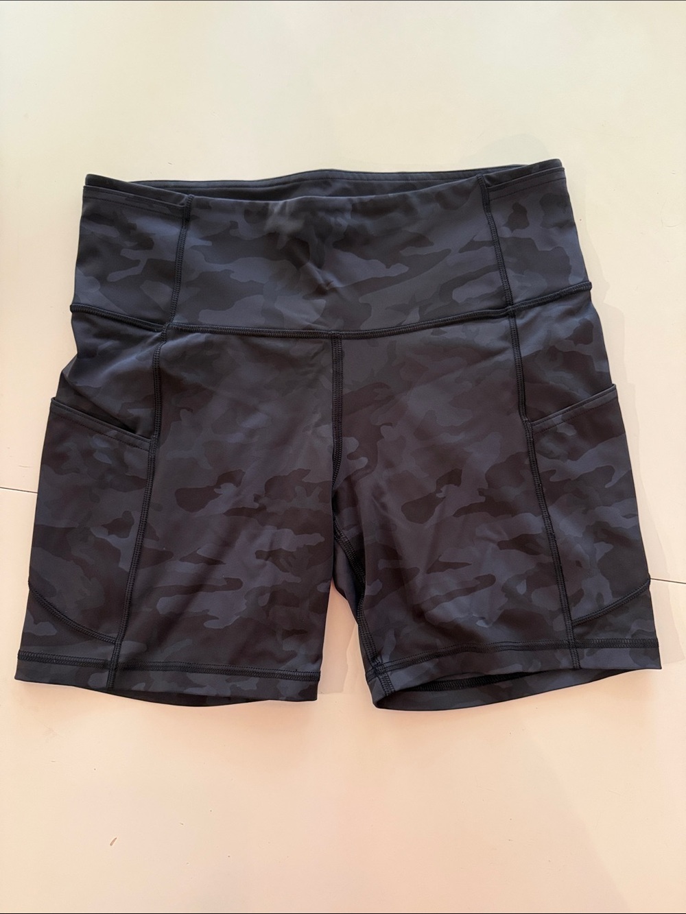 Lululemon fast and free short 6 inches non-reflective heritage camo deep coal